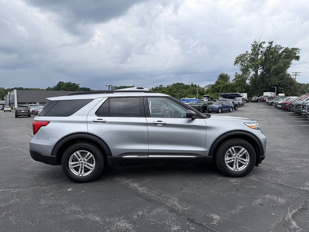 Certified 2023 Ford Explorer XLT w/ Equipment Group 202A AWD/4WD image 9