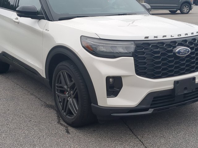 Certified 2025 Ford Explorer ST-Line w/ Premium Package AWD/4WD image 10