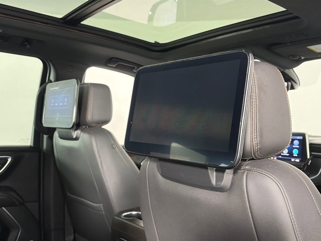 Used 2021 Chevrolet Suburban High Country image 31