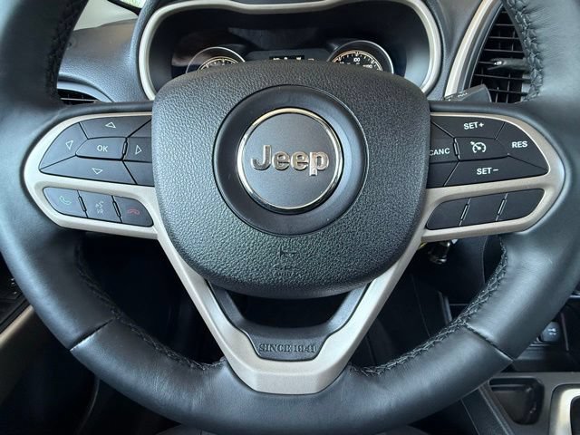 Used 2017 Jeep Cherokee Latitude w/ Safety/Convenience Group FWD image 25