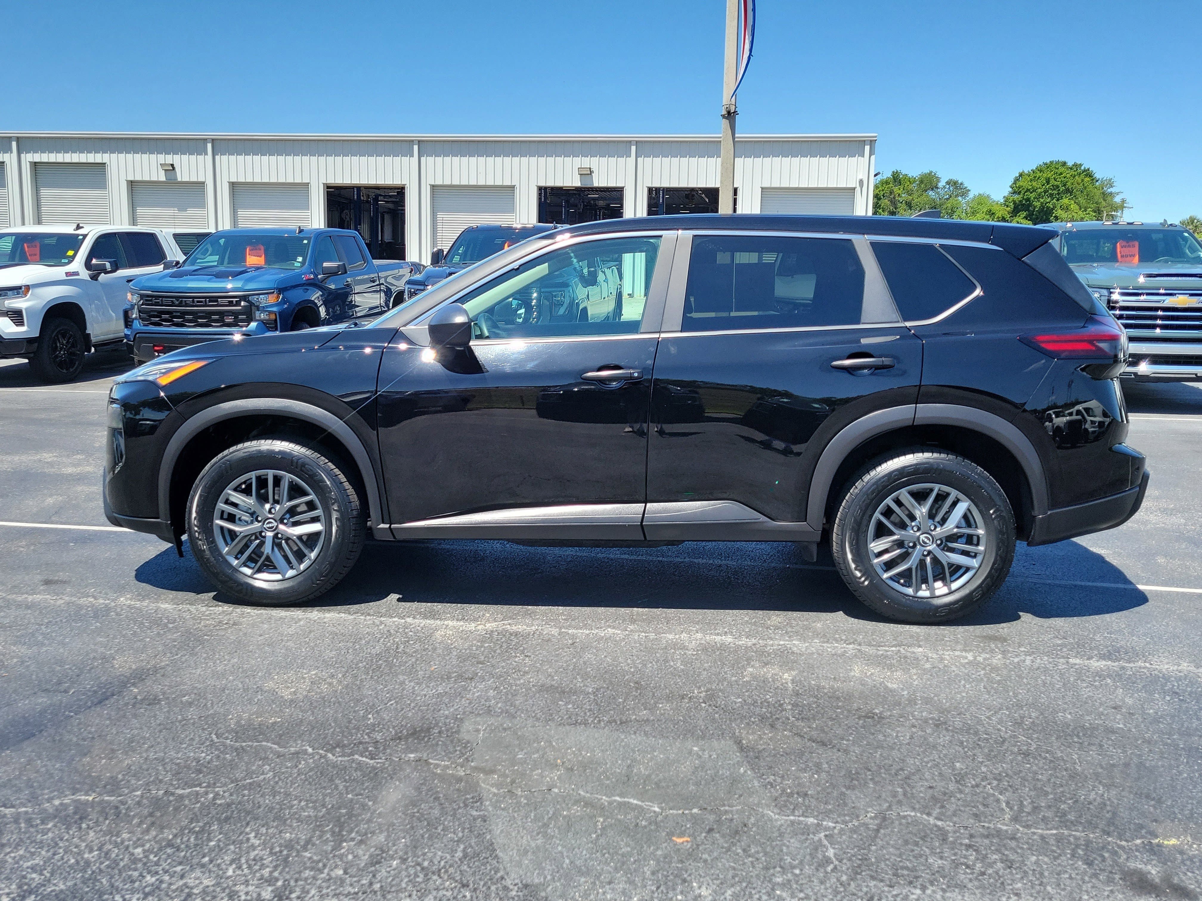 Used 2024 Nissan Rogue S FWD image 6