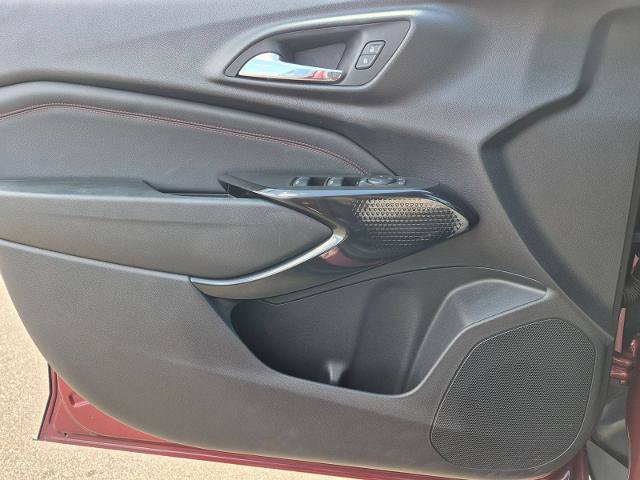 Used 2024 Chevrolet Trax RS FWD image 14