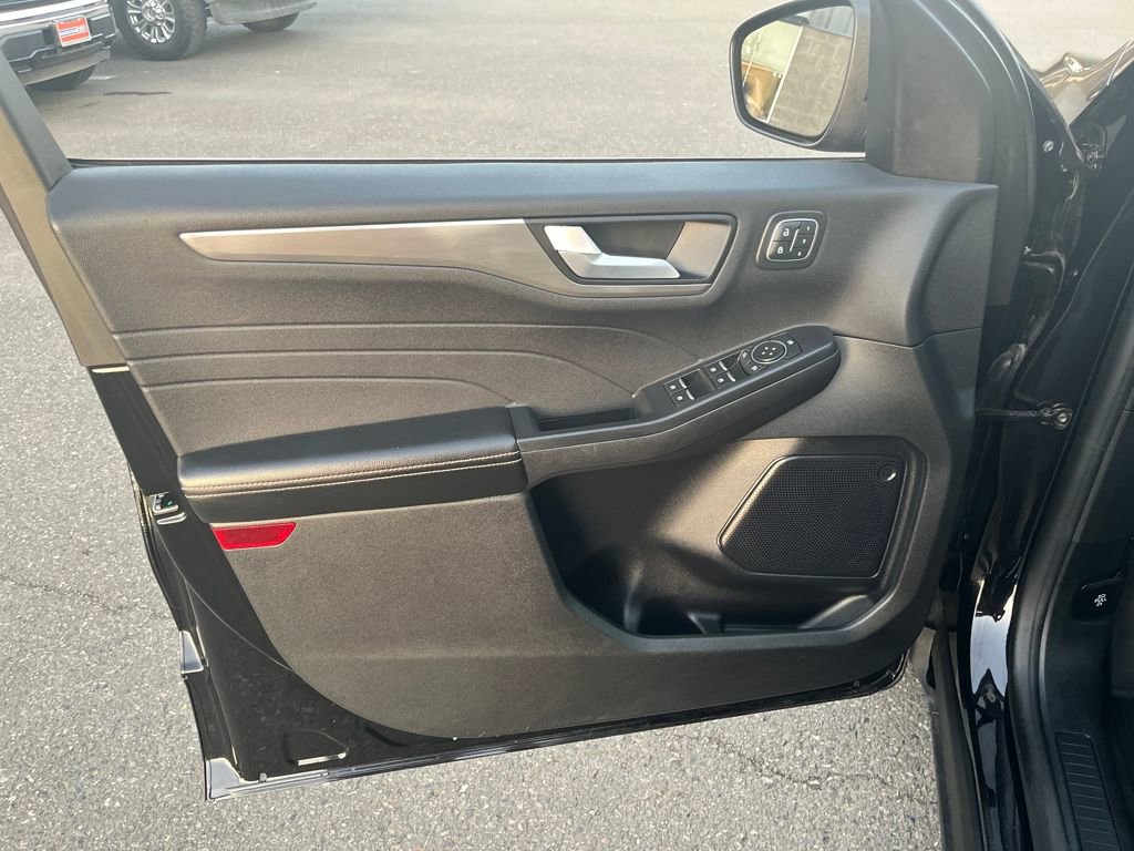 Certified 2022 Ford Escape Titanium image 16