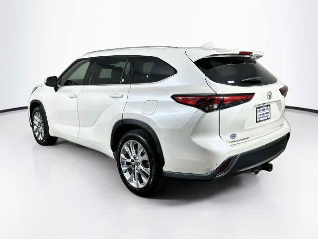 Used 2021 Toyota Highlander Limited FWD image 4