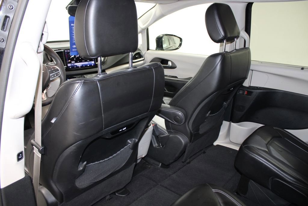 Used 2024 Chrysler Pacifica Touring-L image 28