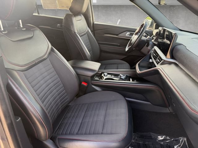 Certified 2025 Ford Explorer ST-Line w/ ST-Line Street Pack AWD/4WD image 25