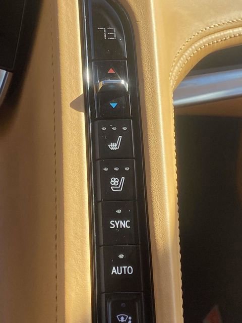 Used 2021 Chevrolet Corvette Stingray Premium Conv w/ Z51 Performance Package image 27