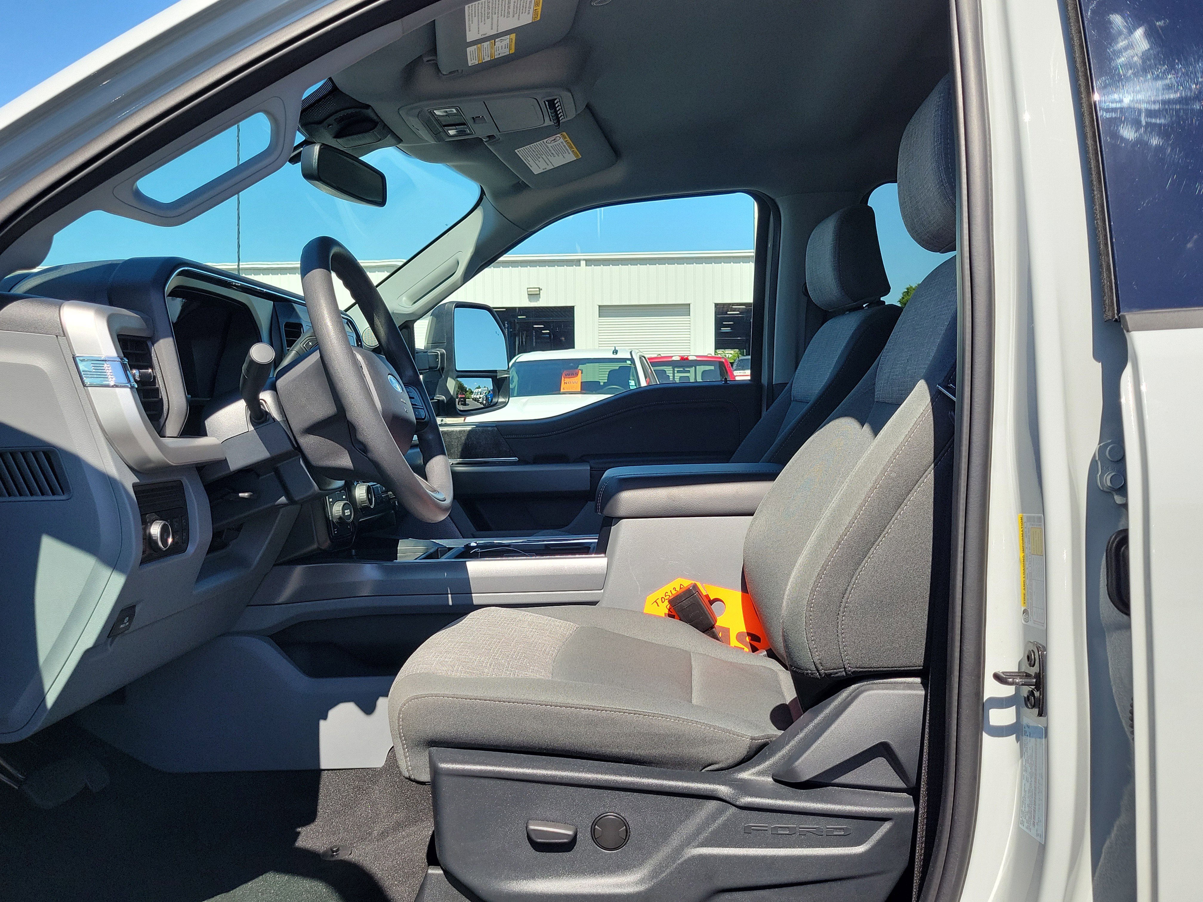 Certified 2025 Ford F250 XLT w/ Black Appearance Package AWD/4WD image 19