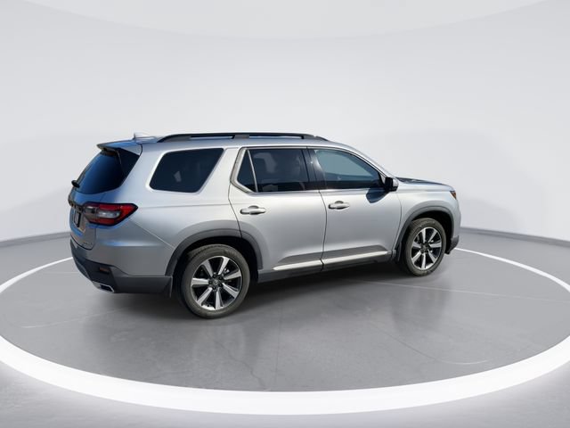 Used 2025 Honda Pilot Touring image 7
