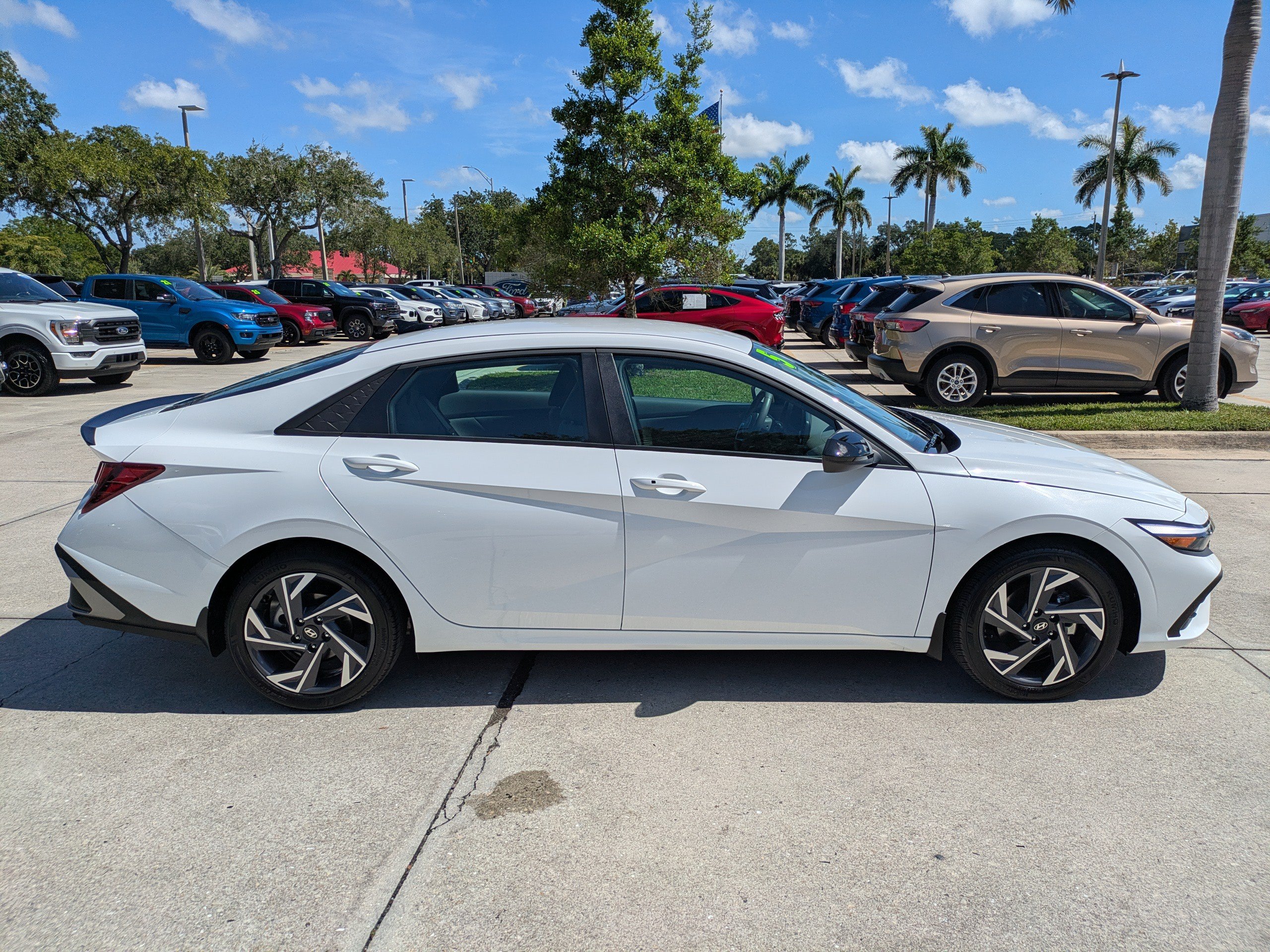Used 2025 Hyundai Elantra Sport FWD image 20