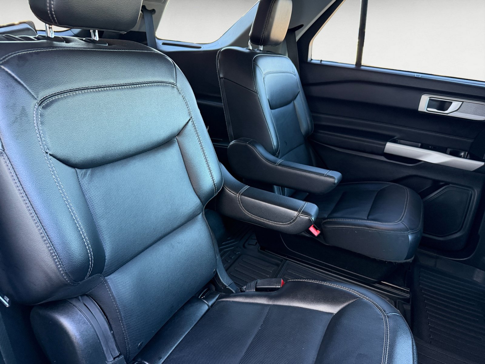 Certified 2024 Ford Explorer Limited RWD image 18