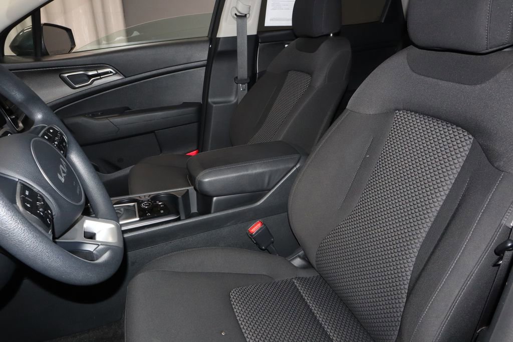 Used 2025 Kia Sportage LX AWD/4WD image 26