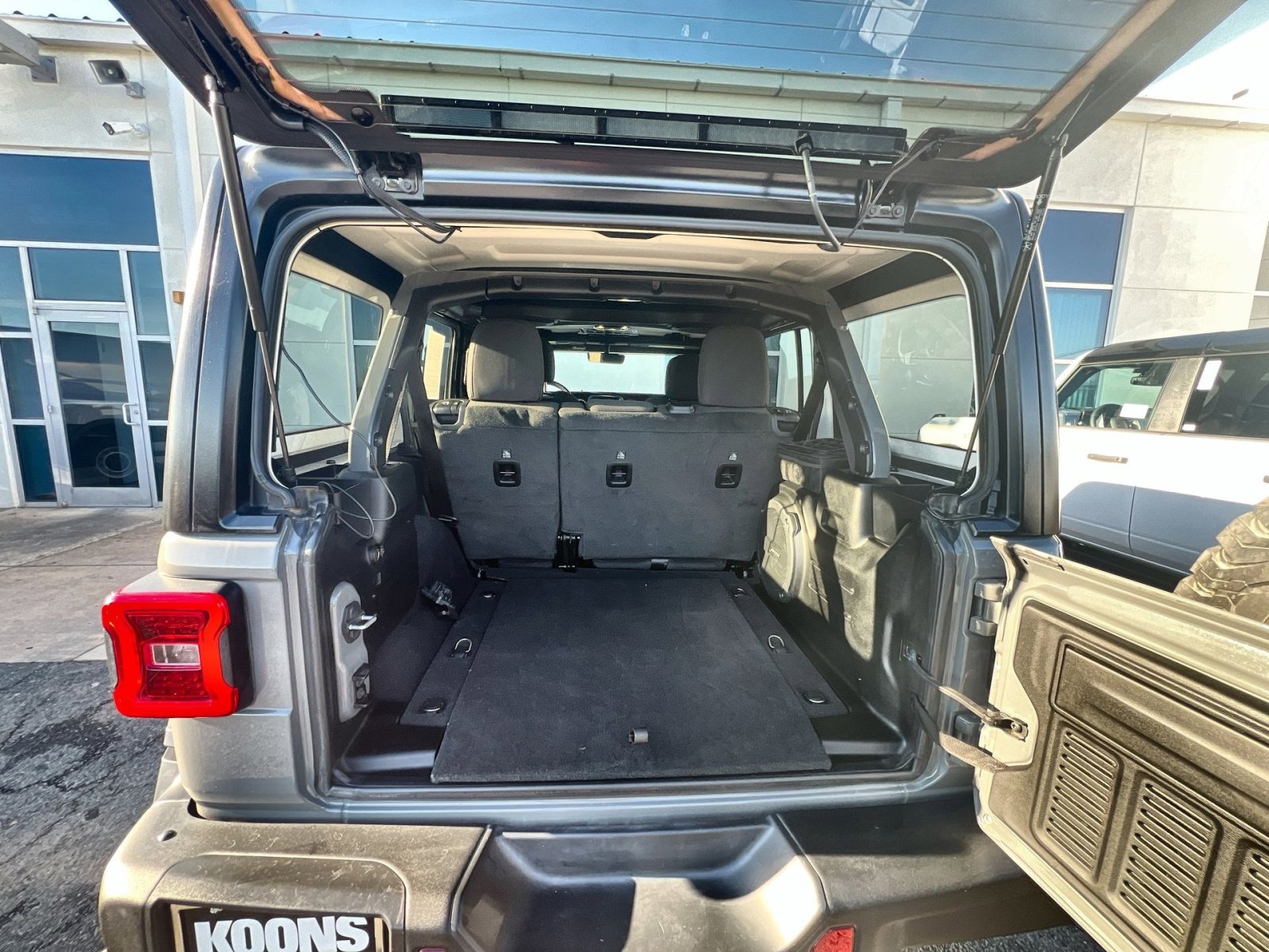 Used 2023 Jeep Wrangler Unlimited Rubicon w/ Steel Bumper Group image 25