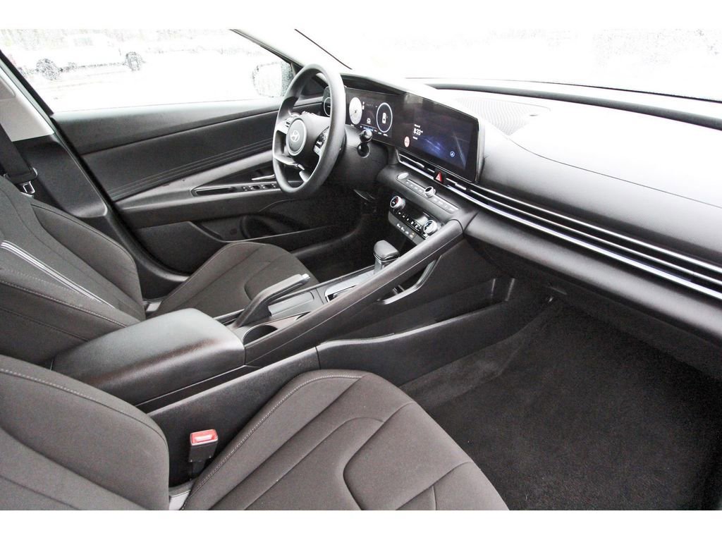 Used 2024 Hyundai Elantra SEL image 28