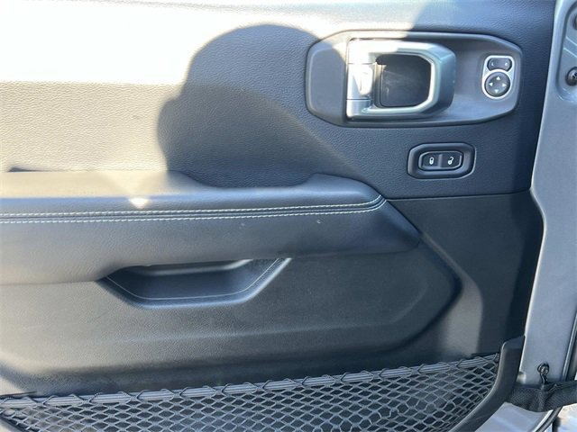 Used 2018 Jeep Wrangler Unlimited Sahara image 16