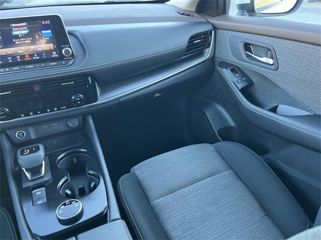 Used 2022 Nissan Rogue SV image 14