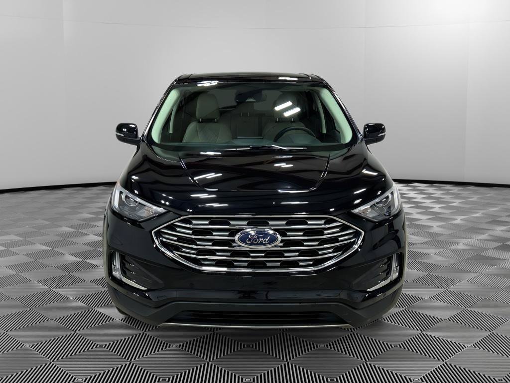 Certified 2024 Ford Edge Titanium AWD/4WD image 2