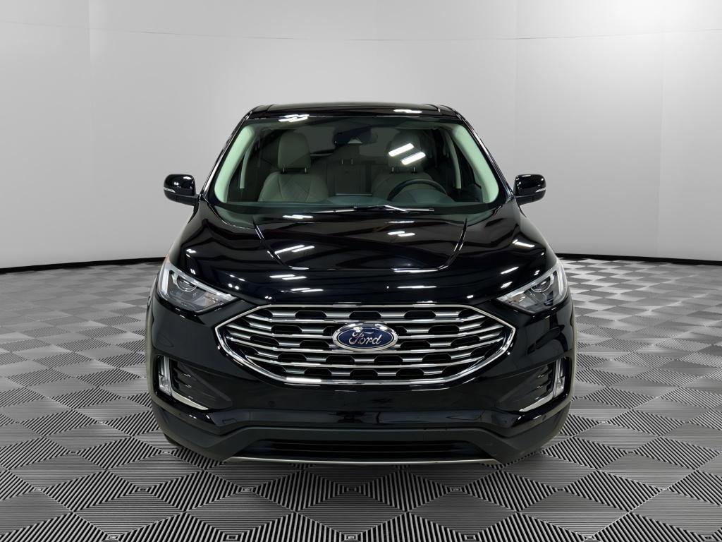 Certified 2024 Ford Edge Titanium AWD/4WD image 2
