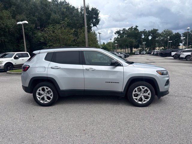 Used 2024 Jeep Compass Latitude AWD/4WD image 8