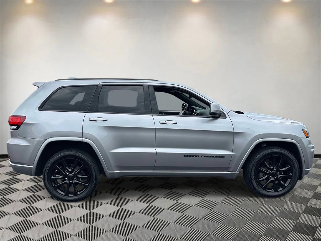 Used 2020 Jeep Grand Cherokee Altitude AWD/4WD image 2