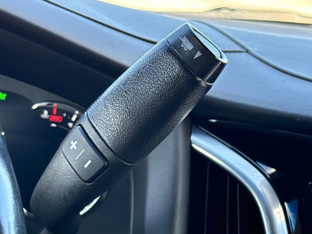 Used 2020 Cadillac Escalade ESV Platinum w/ Escalade Sport Edition image 25