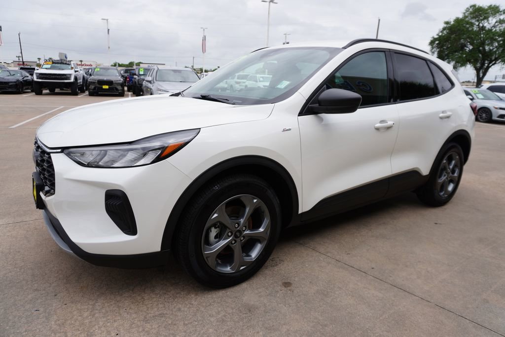 Certified 2025 Ford Escape ST-Line w/ Tech Pack #1 FWD image 3
