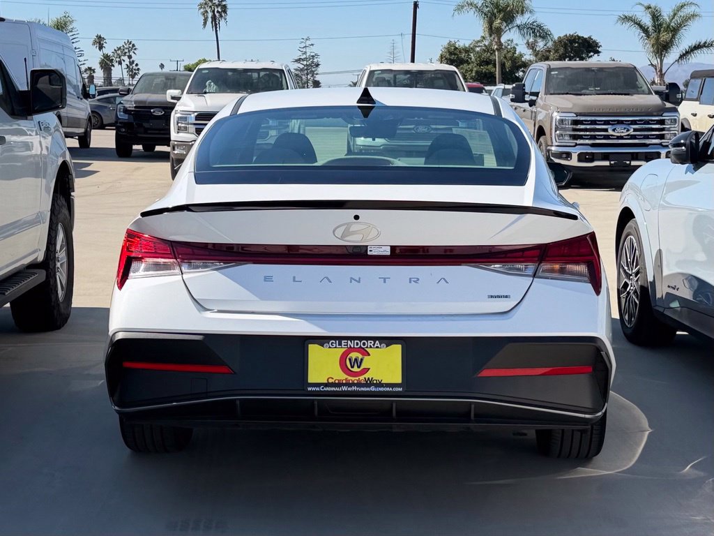 Used 2025 Hyundai Elantra SEL FWD image 5