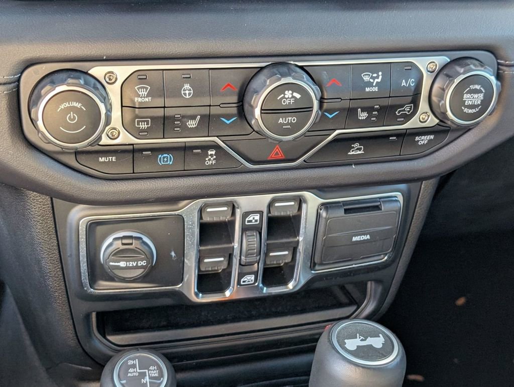 Used 2024 Jeep Wrangler Unlimited Sahara image 34