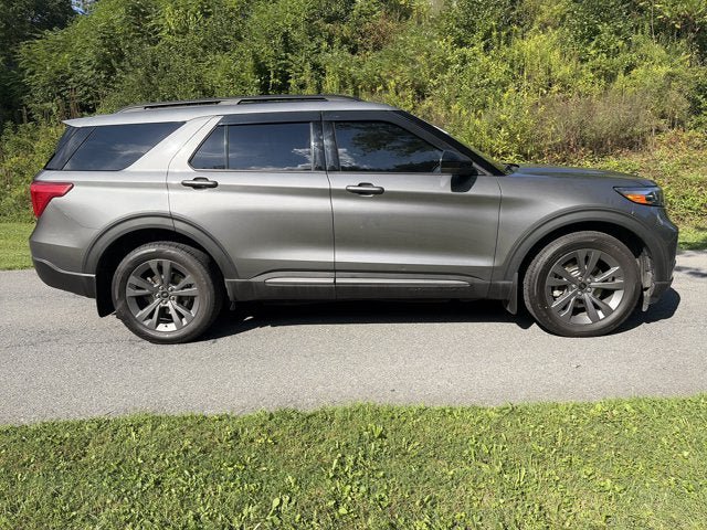 Certified 2022 Ford Explorer XLT w/ Equipment Group 202A AWD/4WD image 2