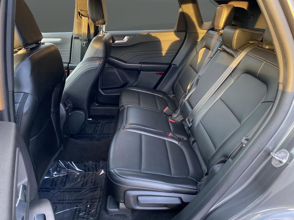 Certified 2025 Ford Escape Platinum image 37