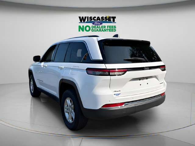Used 2023 Jeep Grand Cherokee Laredo AWD/4WD image 23