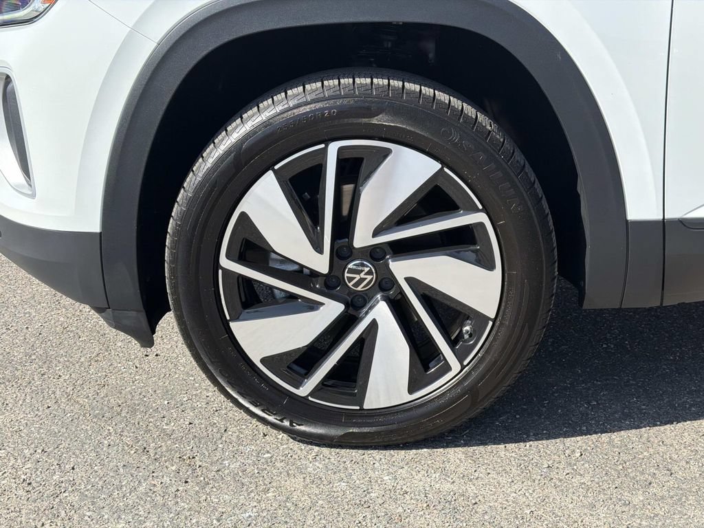 Used 2025 Volkswagen Atlas SE FWD image 28