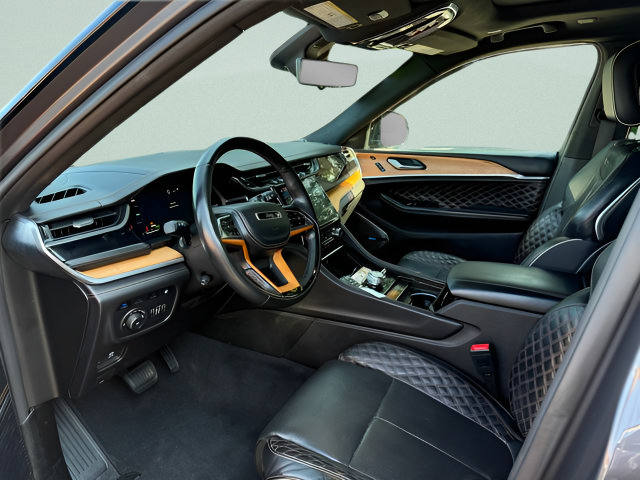 Used 2022 Jeep Grand Cherokee Summit AWD/4WD image 4