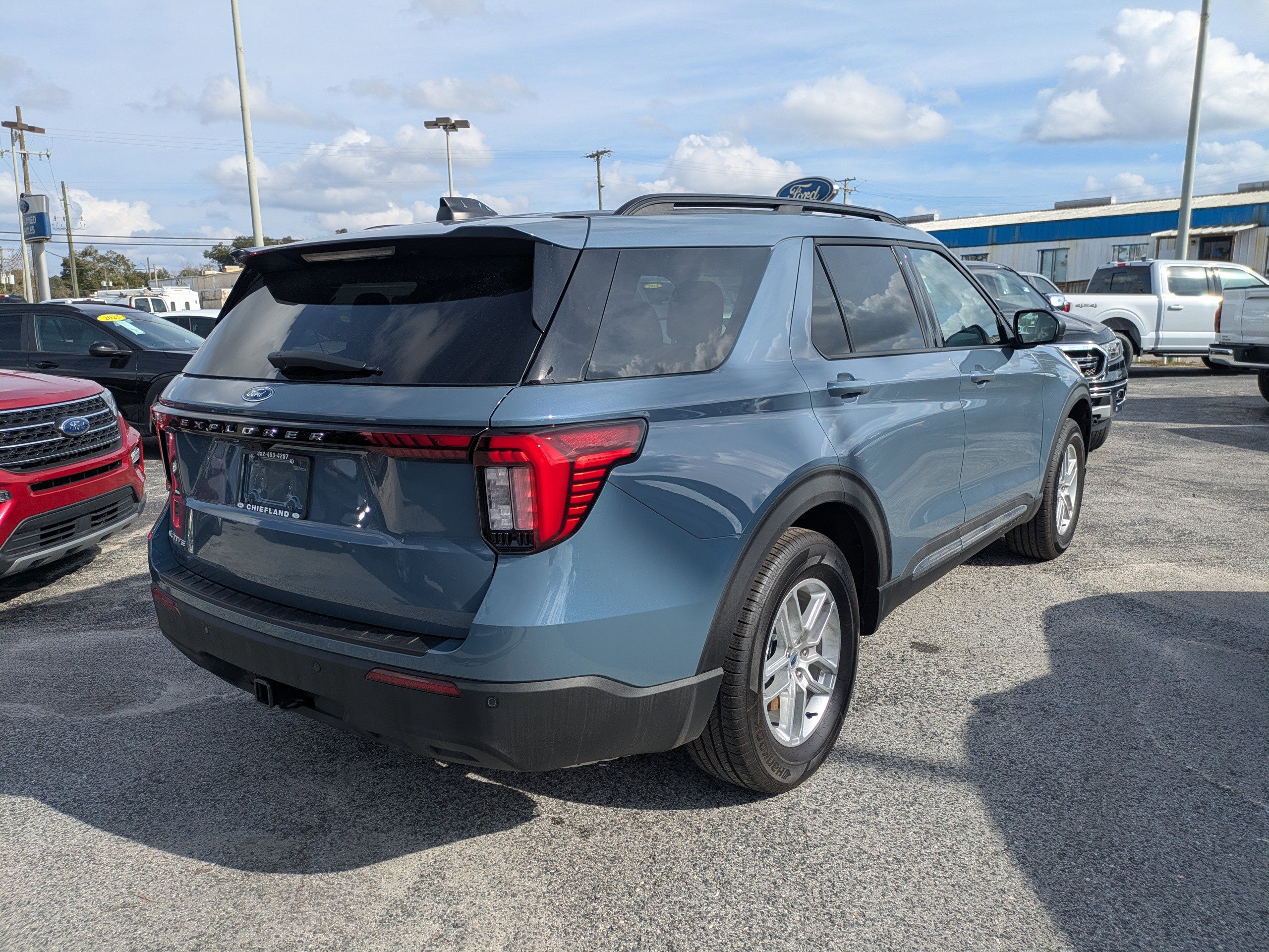 Certified 2025 Ford Explorer Active RWD image 4