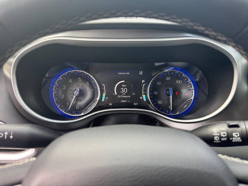 Used 2024 Chrysler Pacifica Touring-L image 38