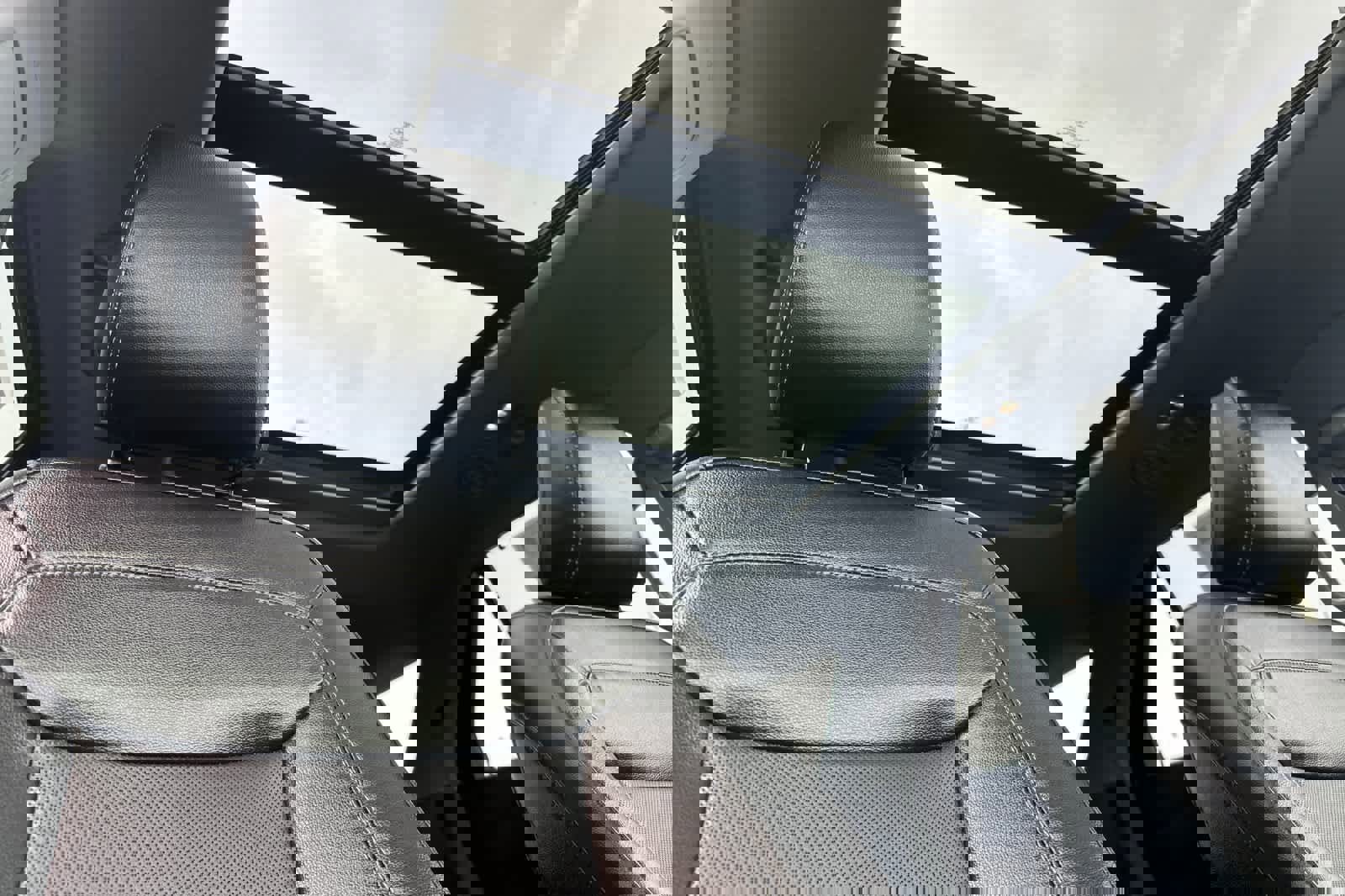 Certified 2022 Ford Explorer Limited w/ Equipment Group 301A image 18