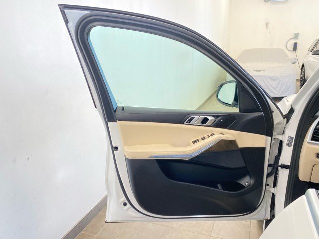 Used 2021 BMW X5 xDrive45e AWD/4WD image 16