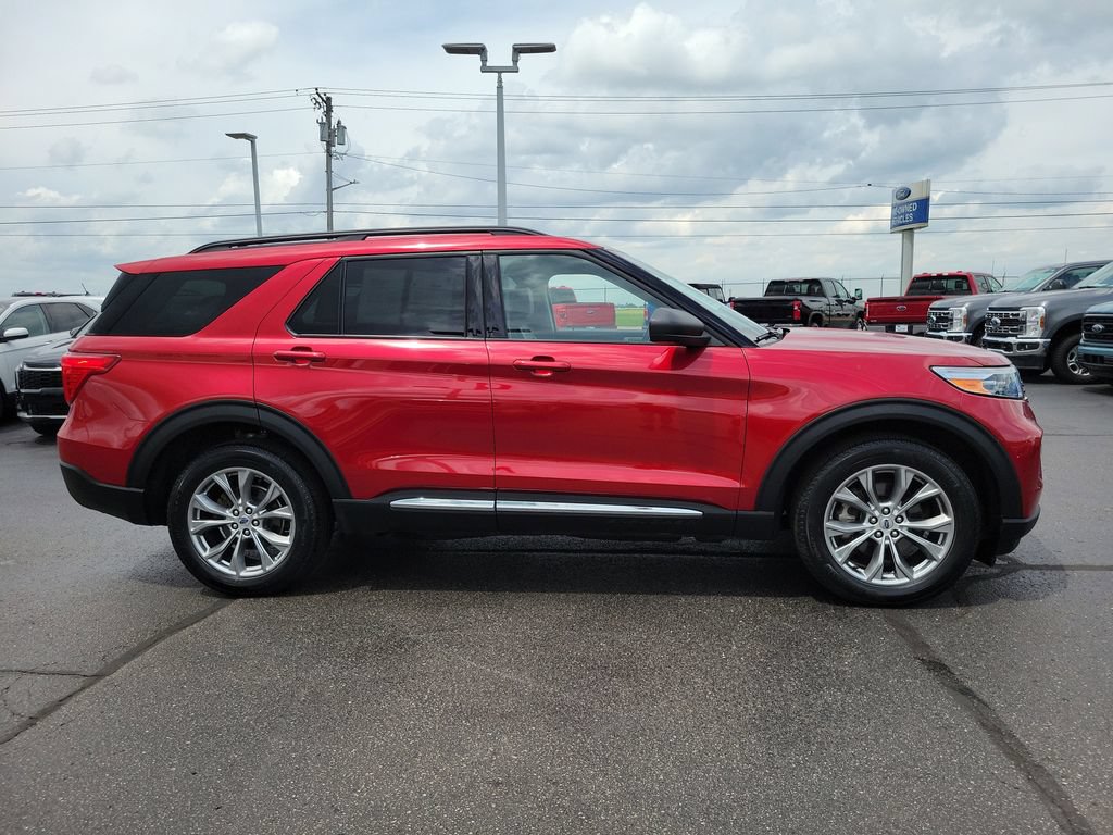 Certified 2022 Ford Explorer XLT w/ Equipment Group 202A AWD/4WD image 3