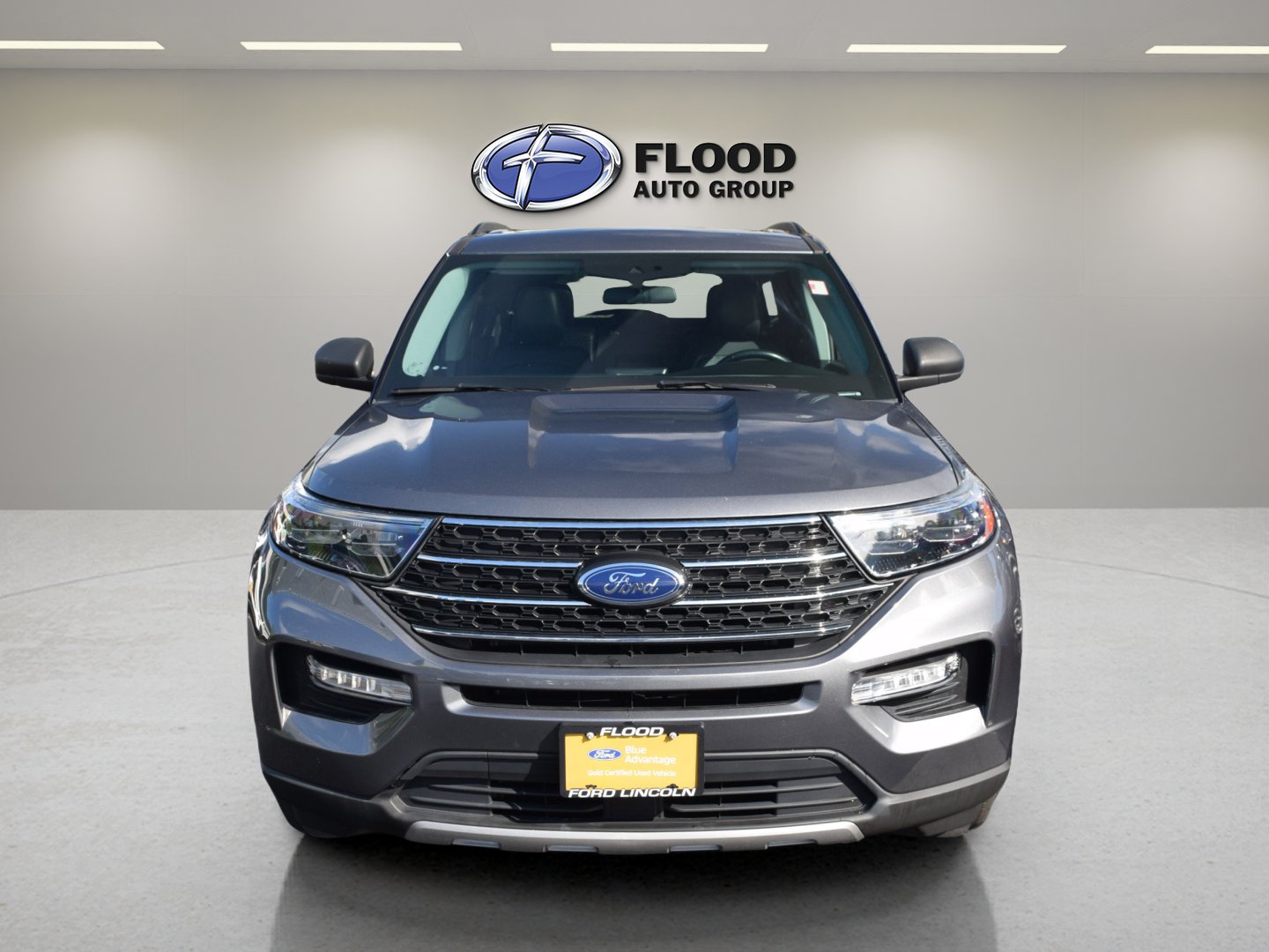 Certified 2022 Ford Explorer XLT w/ Equipment Group 202A AWD/4WD image 2