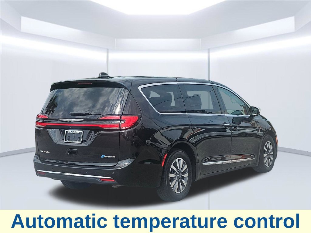 Used 2023 Chrysler Pacifica Limited FWD image 25