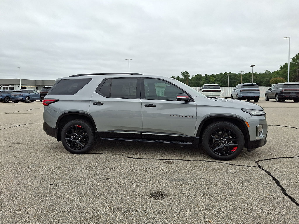 Used 2023 Chevrolet Traverse Premier w/ Redline Edition FWD image 8