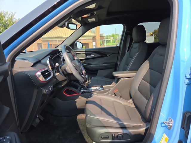 Used 2023 Chevrolet TrailBlazer RS w/ Sun and Liftgate Package AWD/4WD image 10