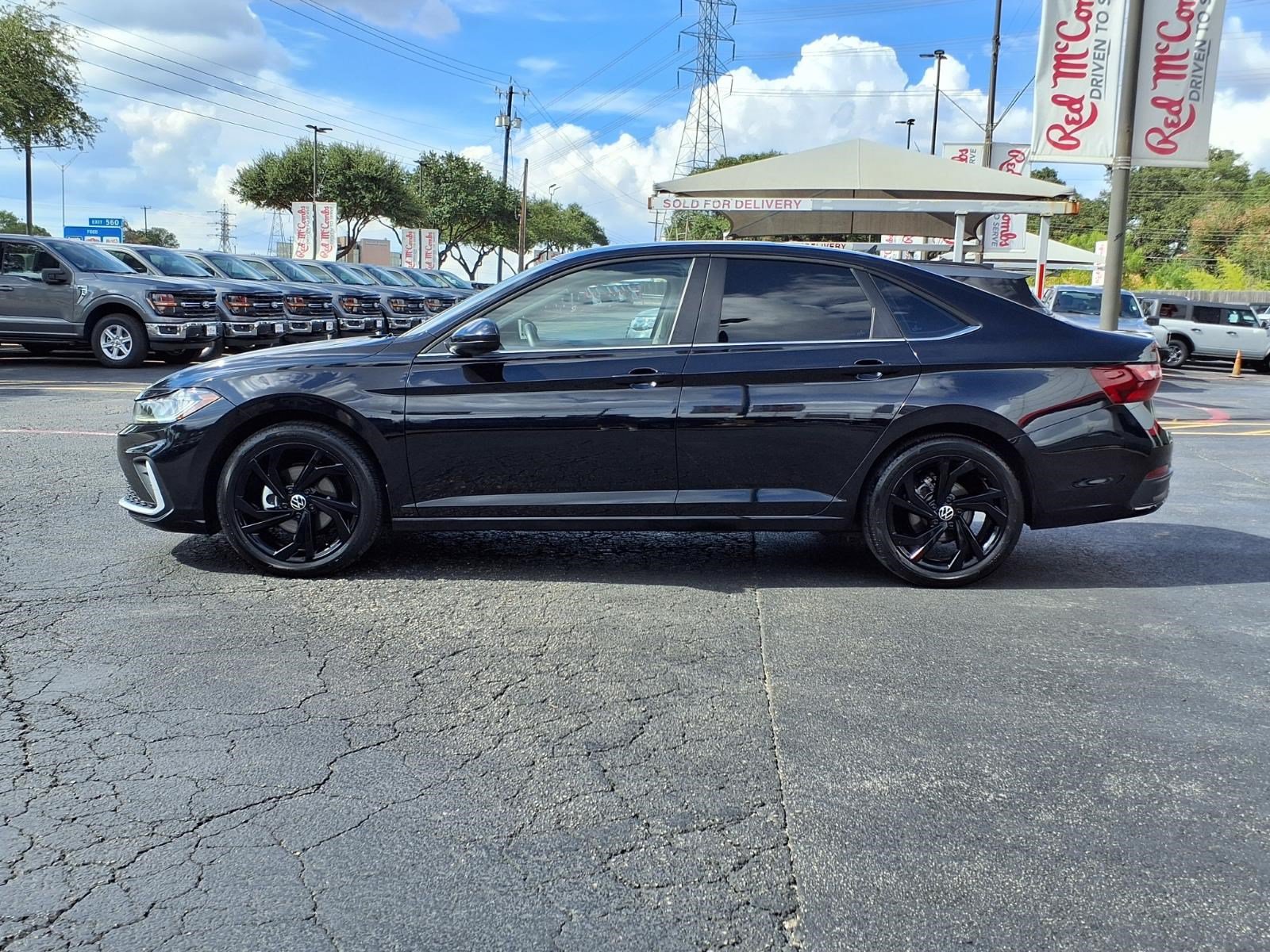 Used 2025 Volkswagen Jetta SE FWD image 8