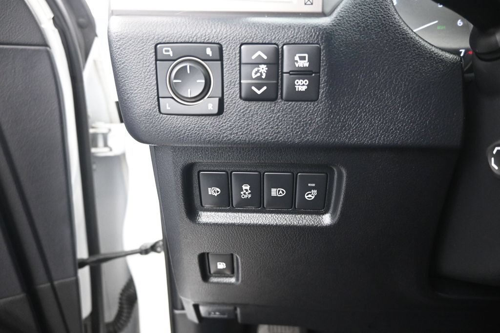 Used 2023 Lexus GX 460 Luxury w/ Sport Design Package AWD/4WD image 13