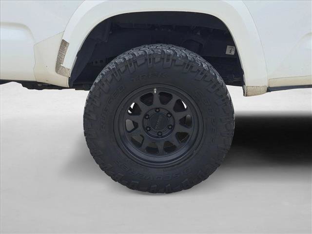 Used 2018 Toyota Tacoma TRD Sport w/ Technology Package AWD/4WD image 17
