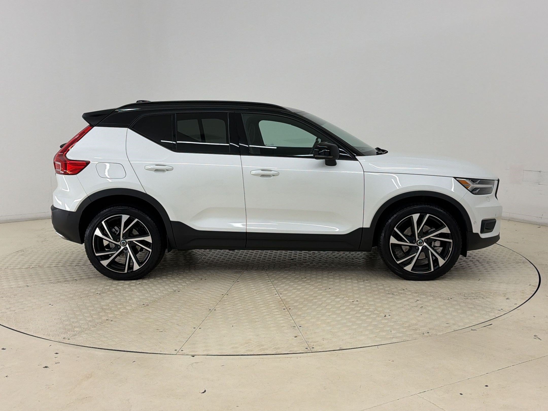 Used 2019 Volvo XC40 T5 R-Design AWD/4WD image 8