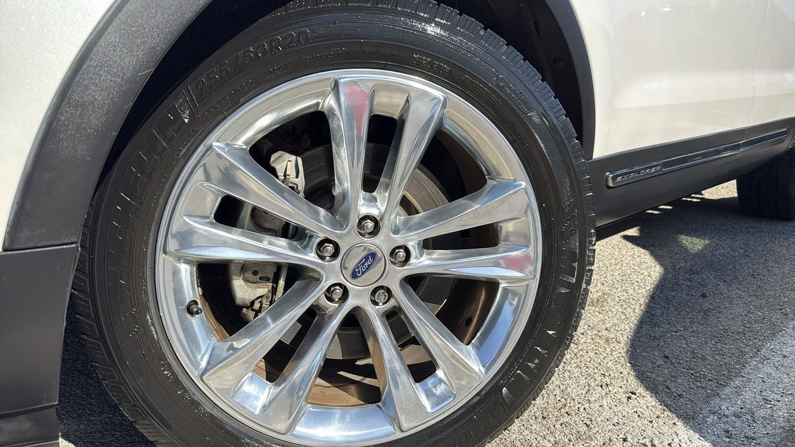 Certified 2018 Ford Explorer XLT w/ Equipment Group 202A image 9