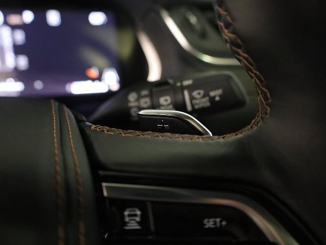 Used 2025 Jeep Grand Cherokee Summit AWD/4WD image 19