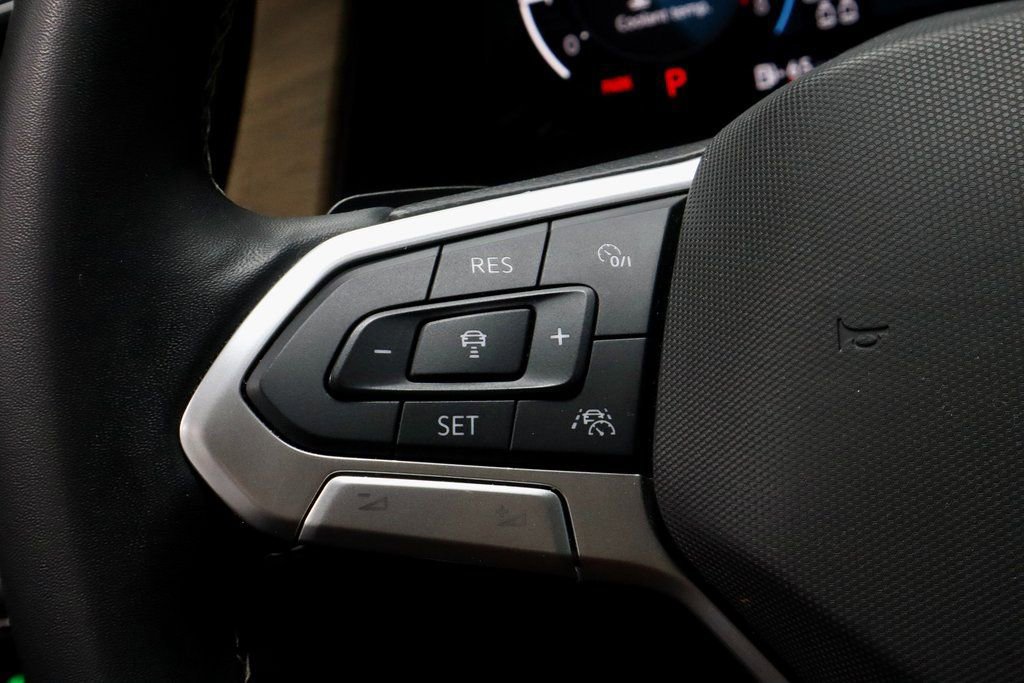 Used 2025 Volkswagen Atlas SE image 28