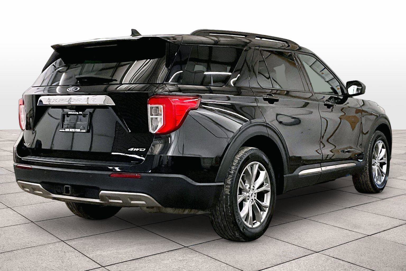 Certified 2022 Ford Explorer XLT w/ Equipment Group 202A image 11